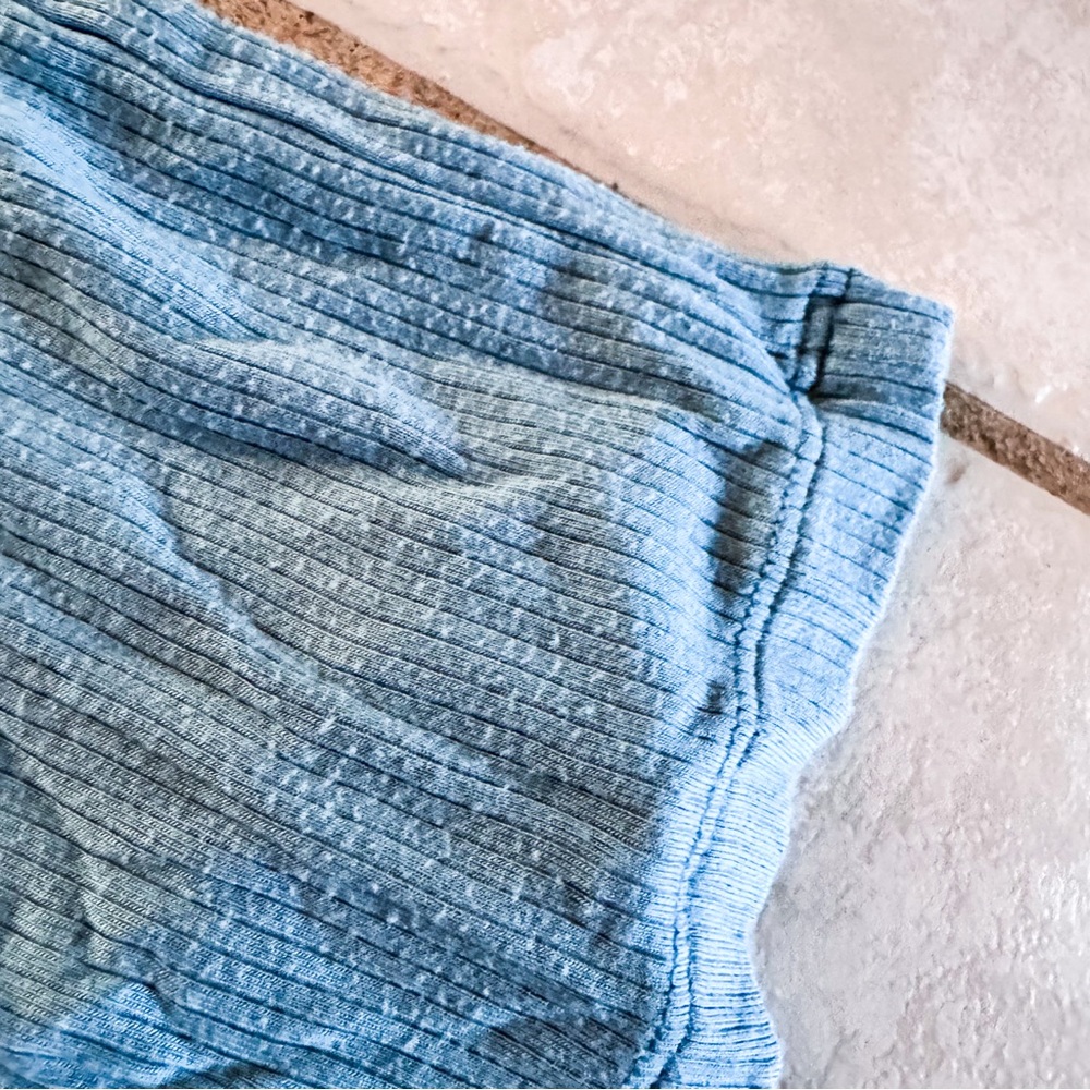 Kate Quinn • Ribbed Tee - Picture 2 of 4